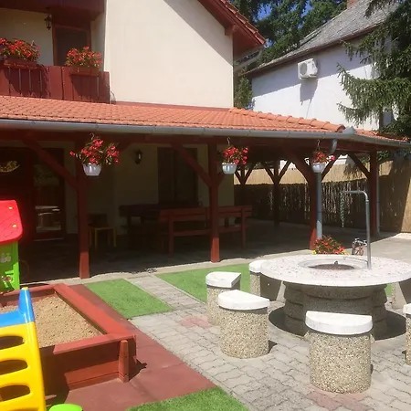 Tünde Casa de hóspedes *